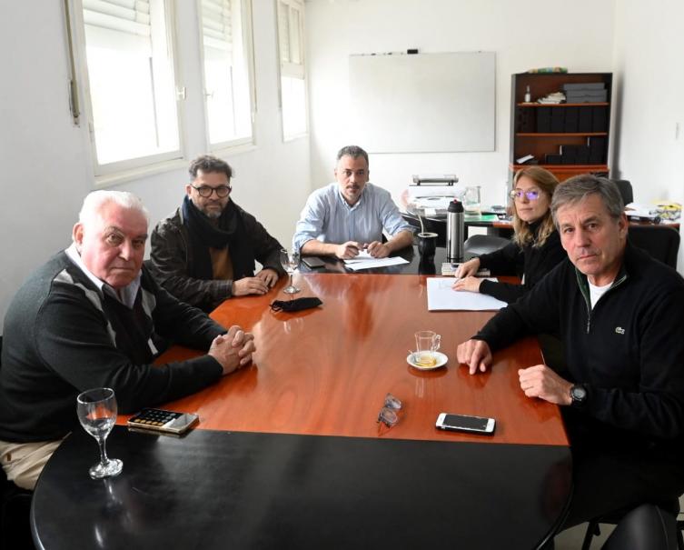 Colectivos: Jatón recibió a los empresarios y se acordó retomar las frecuencias nocturnas 