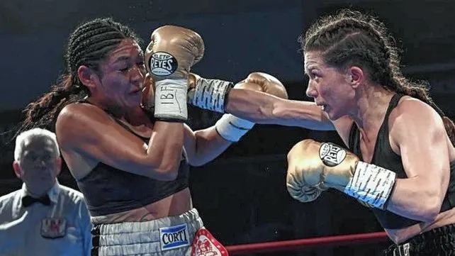 Brenda Carabajal perdió ante Ramos el título mundial interino pluma FIB