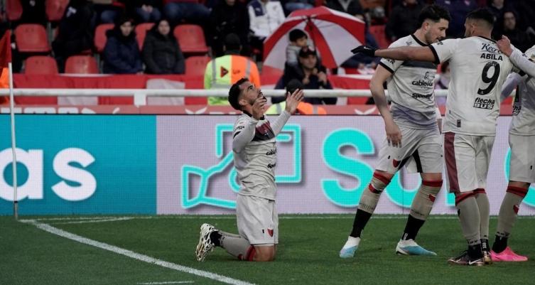 Colón derrotó a Independiente y profundizó la crisis del Rojo