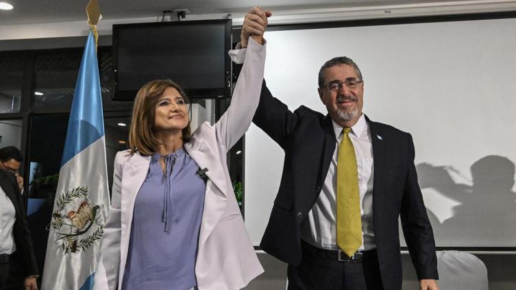 Bernardo Arévalo festejó su triunfo: 