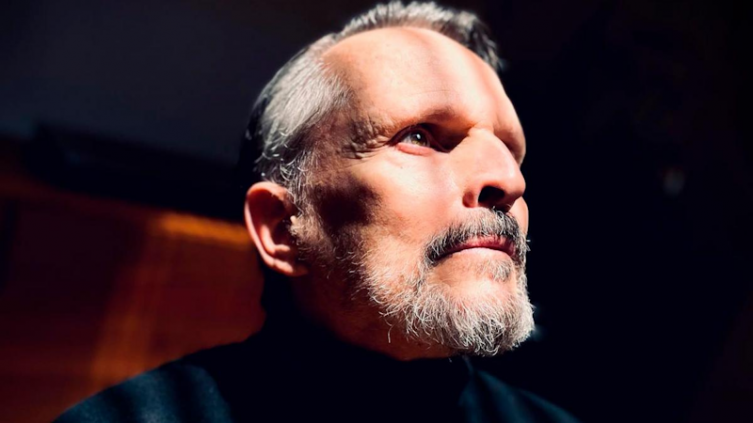 Miguel Bosé fue asaltado en su casa de México