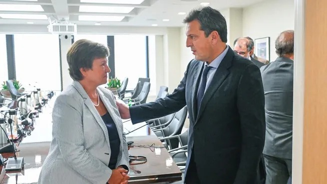 El FMI exige un mayor ajuste en salarios públicos y jubilaciones, y más suba de tarifas