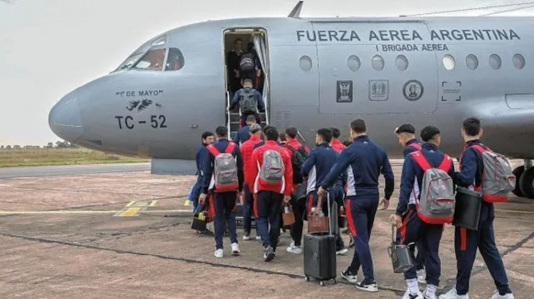 Unión viaja a La Plata en avión