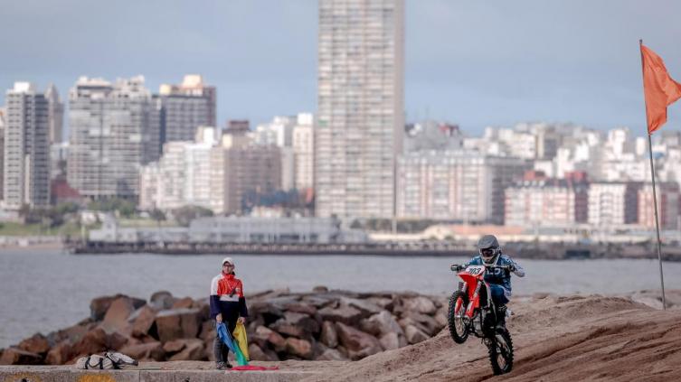 Un francés, en moto, y un chileno, en cuatriciclos, son los más veloces en Enduro