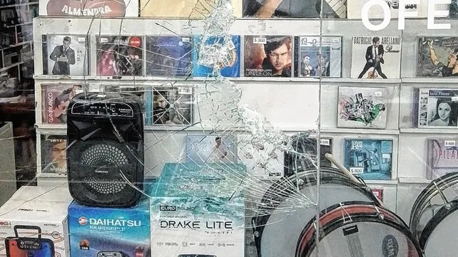 Lo detuvieron robando un equipo de música en el local 