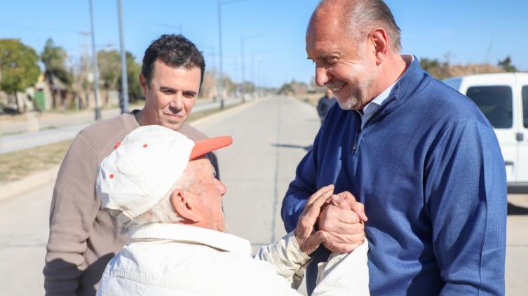 Perotti recorrió las obras del Camino Viejo a Esperanza 