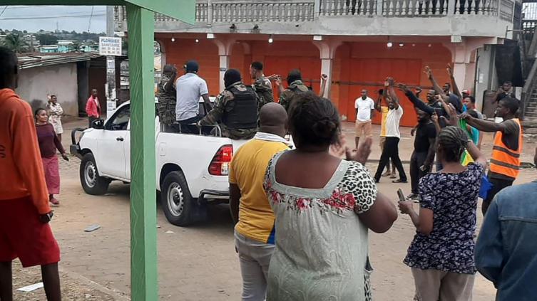 Gabón: militares tomaron el poder y pusieron en arresto domiciliario al presidente Bongo