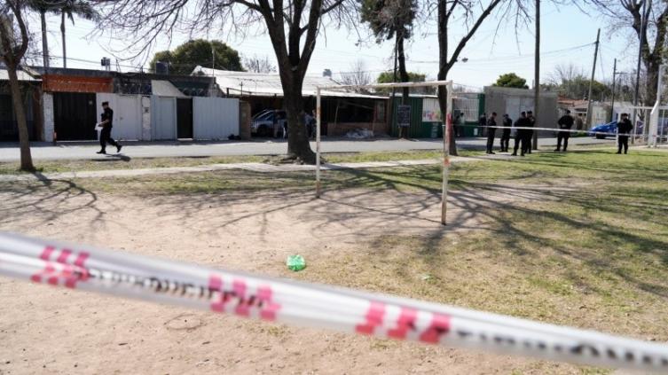 Un nene de 8 años resultó herido en una balacera en Oroño y Ameghino, cuando jugaba en su casa