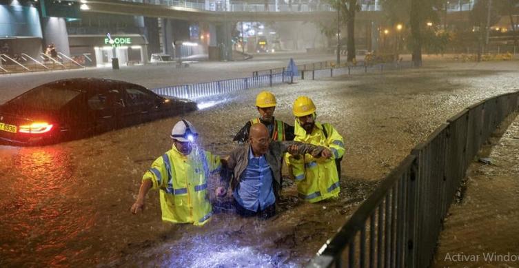 Las inundaciones inéditas en Hong Kong causan dos muertos y más de un centenar de heridos