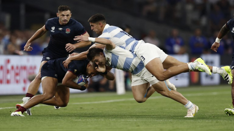 En un terrible partido de Los Pumas, fueron superados 27-10 ante Inglaterra en el debut mundialista