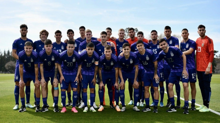 Pierotti, Zenón, Esquivel y Nardoni con Messi de expectador
