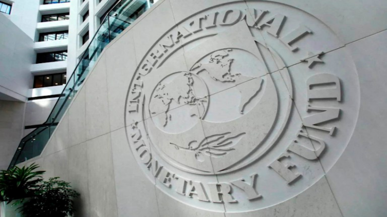FMI: Argentina deberá pagarle más intereses tras postergar pagos de julio