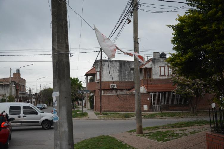 Comienza el retiro de cartelería política en la vía pública