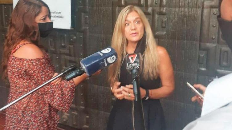 En pleno juicio, un preso quiso apuñalar a una fiscal e hirió en el cuello a una pasante