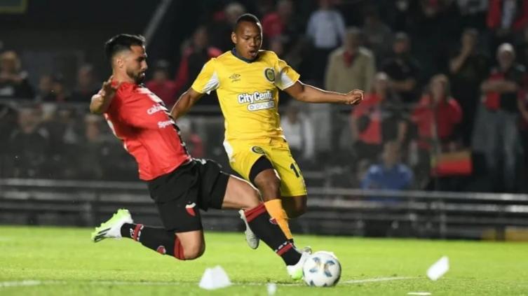 Colón le ganó a Rosario Central y se escapa de la zona de descenso en la Copa de la Liga Profesional