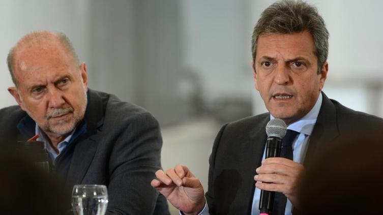 Massa suspendió retenciones al sector lácteo por 90 días a cambio de mantener los precios