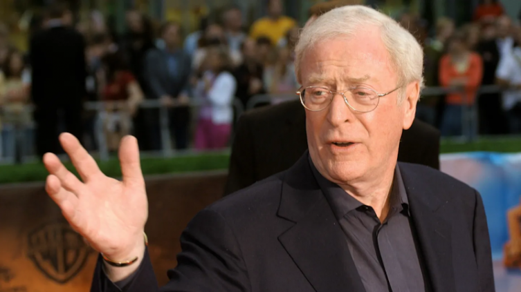 Michael Caine anunció que se retira del cine