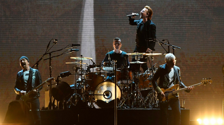 U2 homenajeó con 