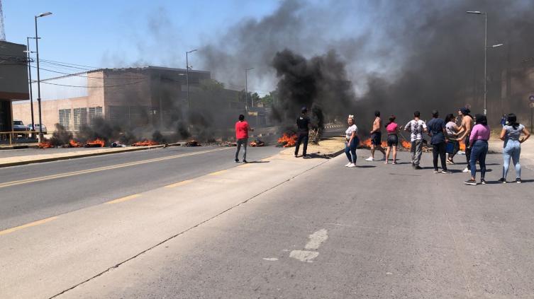 Protesta de los familiares del hombre que murió al caer desde un techo en la planta de Naranpol
