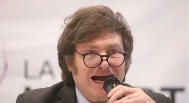 Javier Milei denunció intento de proscripción y se desligó de la corrida cambiaria