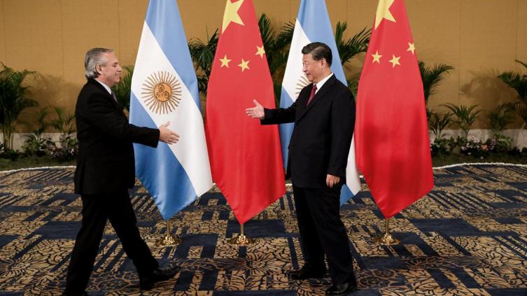Alberto Fernández partió a China para participar del III Foro de la Franja y la Ruta