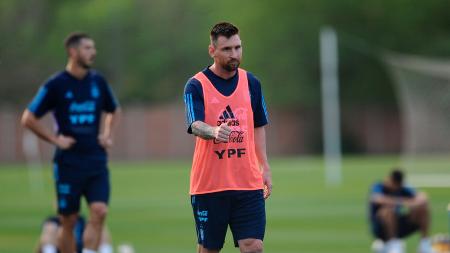 Con Messi bajo la lupa, Argentina se entrenó de cara al cruce con Perú