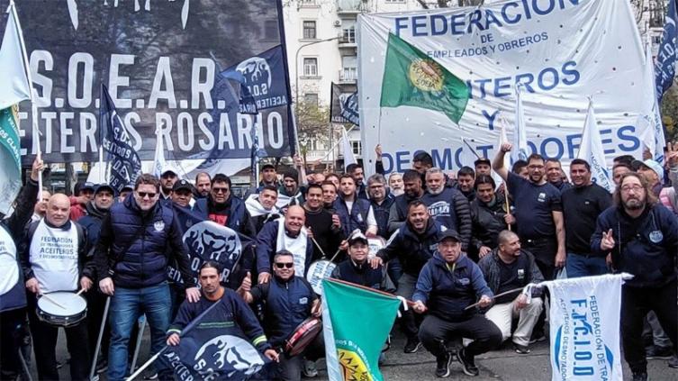 Aceiteros alcanzaron un aumento salarial del 130% y un bono de más de 70 mil pesos