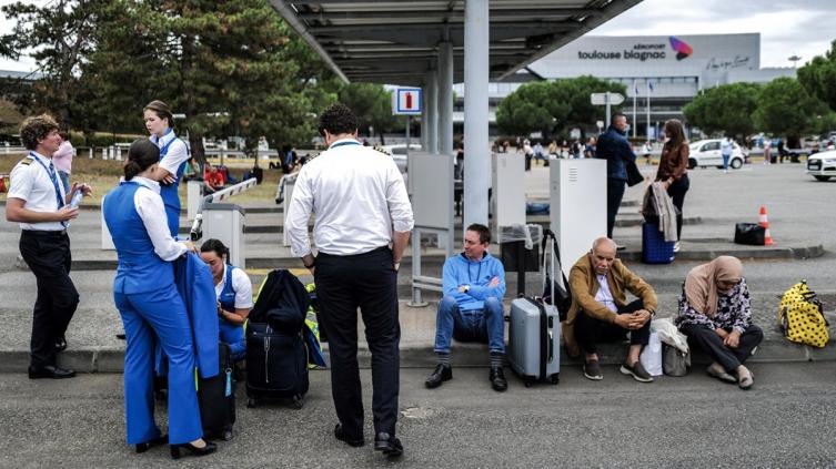 Evacuaron seis aeropuertos de Francia ante un posible atentado