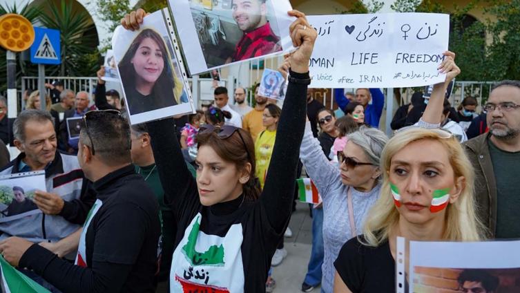 El Parlamento Europeo entregó un premio a Mahsa Amini y a la lucha de las mujeres iraníes