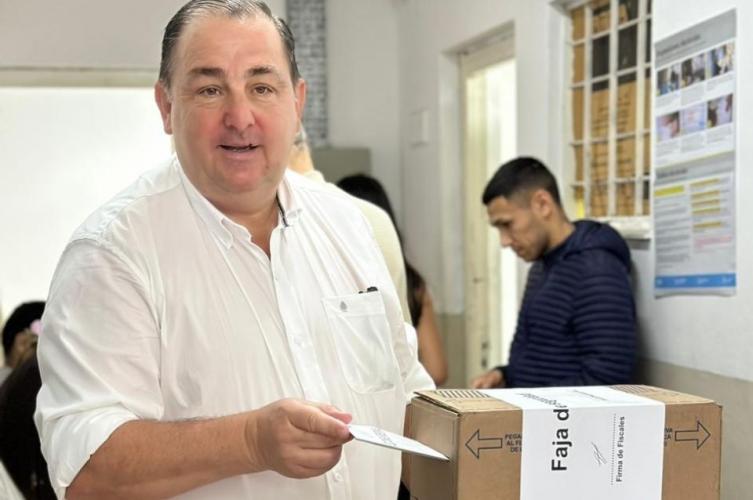 Poletti votó y reflexionó sobre el derecho al voto y la situación hídrica