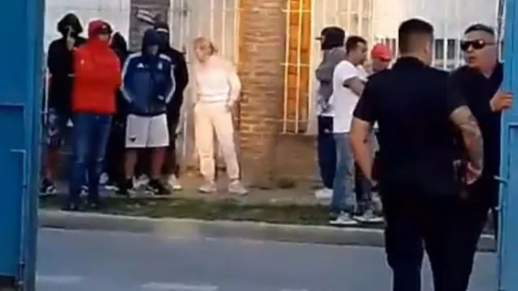Hinchas de Colón reclamaron a Vignatti en Sarandí
