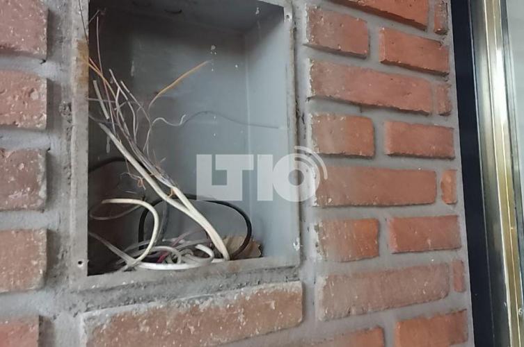 Se robaron un portero eléctrico de un edificio a metros de Casa de Gobierno