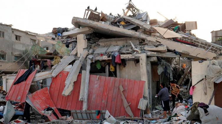 El Ejército israelí hizo una incursión terrestre en Gaza, donde los muertos superan los 7.300