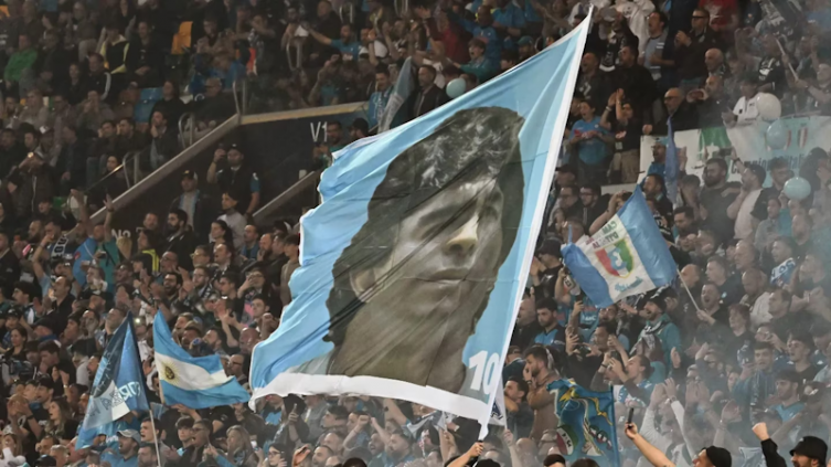 Napoli celebró el cumpleaños de Maradona