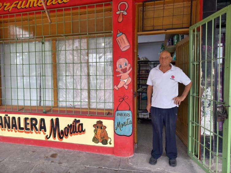 Abrieron su comercio el jueves y ya los vandalizaron e intentaron robarles dos veces