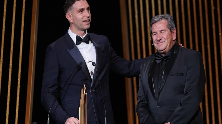 Balón de Oro: Dibu Martínez fue elegido mejor arquero del mundo