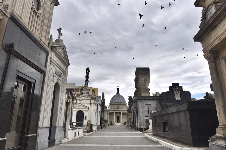 Horarios del Cementerio por el Día de Todos los Santos y de los Fieles Difuntos