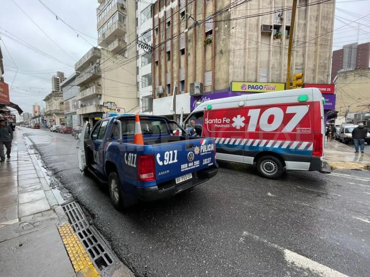 Violento robo en el microcentro de Santa Fe: cuatro ladrones entraron a un maxikiosco y balearon al dueño