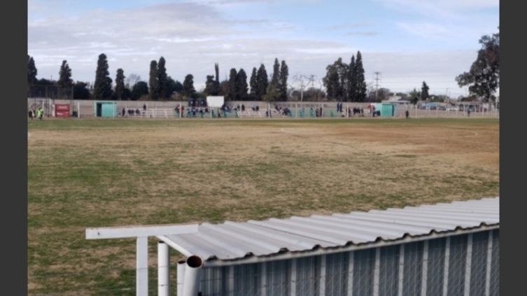 Una futbolista denunció que su DT. abusó de ella y el club la dejó libre