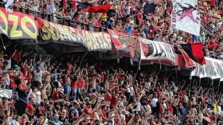 La Liga Profesional provocó el malestar del hincha de Colón