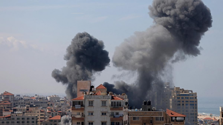 Israel bombardeó un campo de refugiados y mató a 45 personas