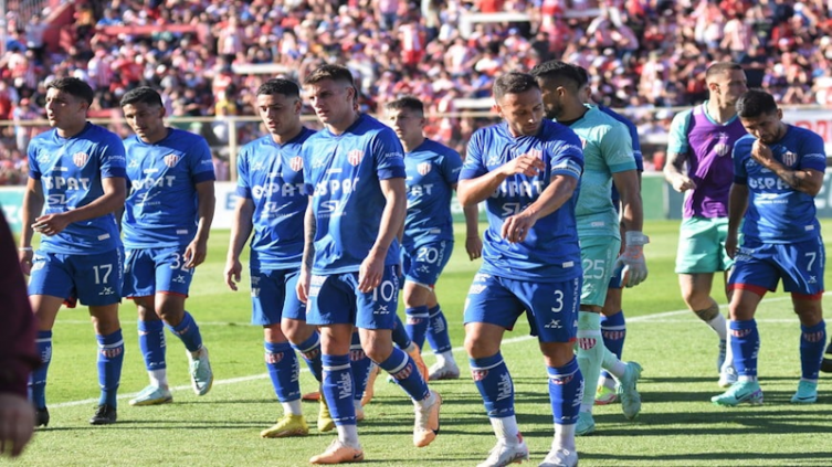 Unión se fue aplaudido, pero tenía que ganar y solo empató ante Lanús