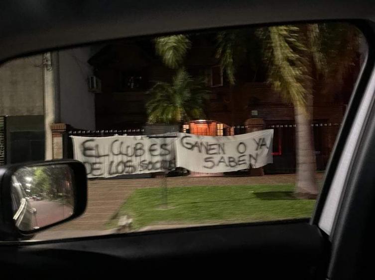 Amenazaron al presidente de Colón con banderas en su domicilio