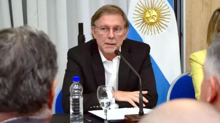 El secretario de Agricultura aseguró que el Gobierno procura bajar los impuestos de los productores