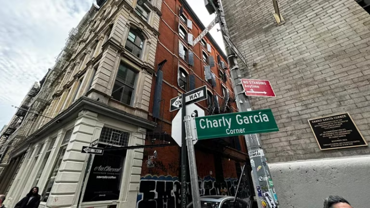 Esquina Charly García: el tributo que le brindó Nueva York al músico