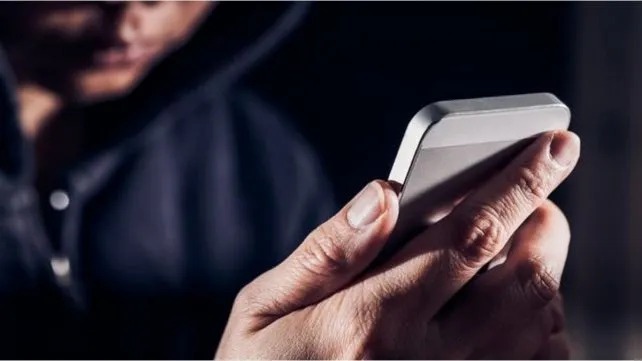 Le hackearon el teléfono a un diputado provincial: el delincuente pide transferencias