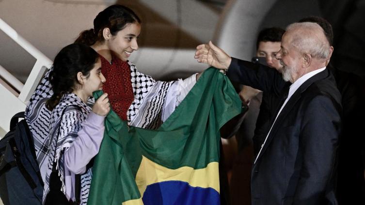 Lula recibió a 32 rescatados de la Franja de Gaza y acusó a Israel de cometer terrorismo