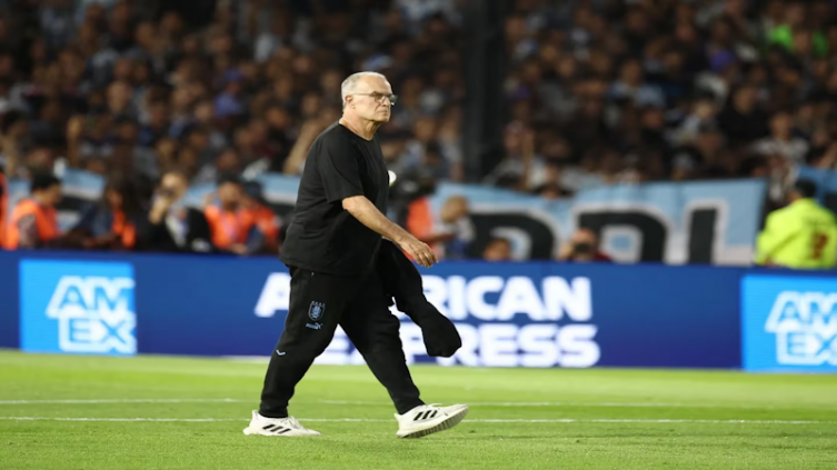 La reacción de Bielsa tras el gran triunfo ante Argentina