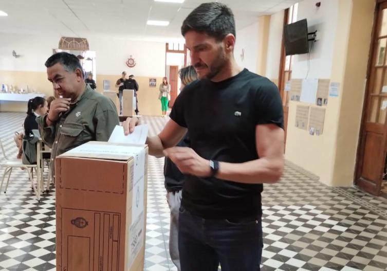Maximiliano Pullaro votó y espera el resultado de la elección en Rosario