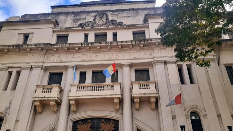 El reconocido muralista acusado de abusar de su expareja quedó en libertad